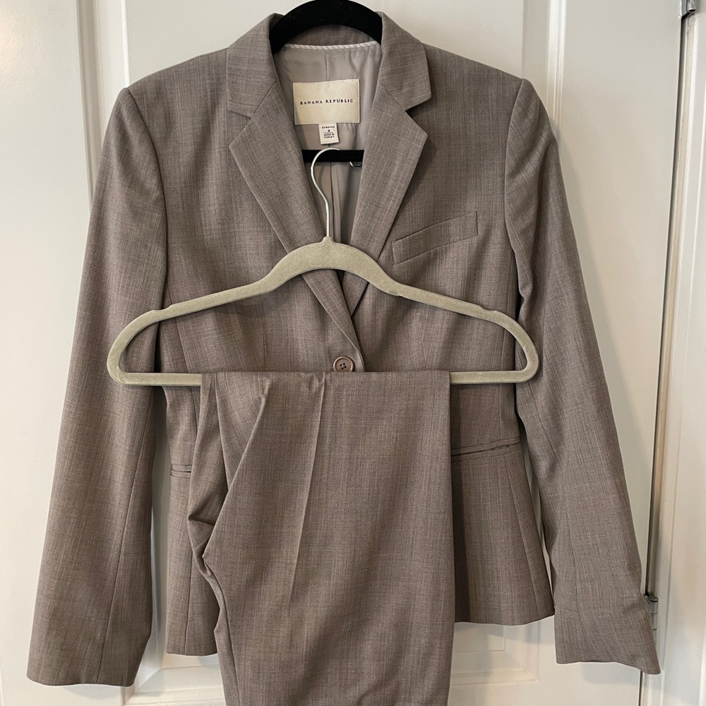 Banana Republic Women’s Gray Pantsuit-Wool blend
